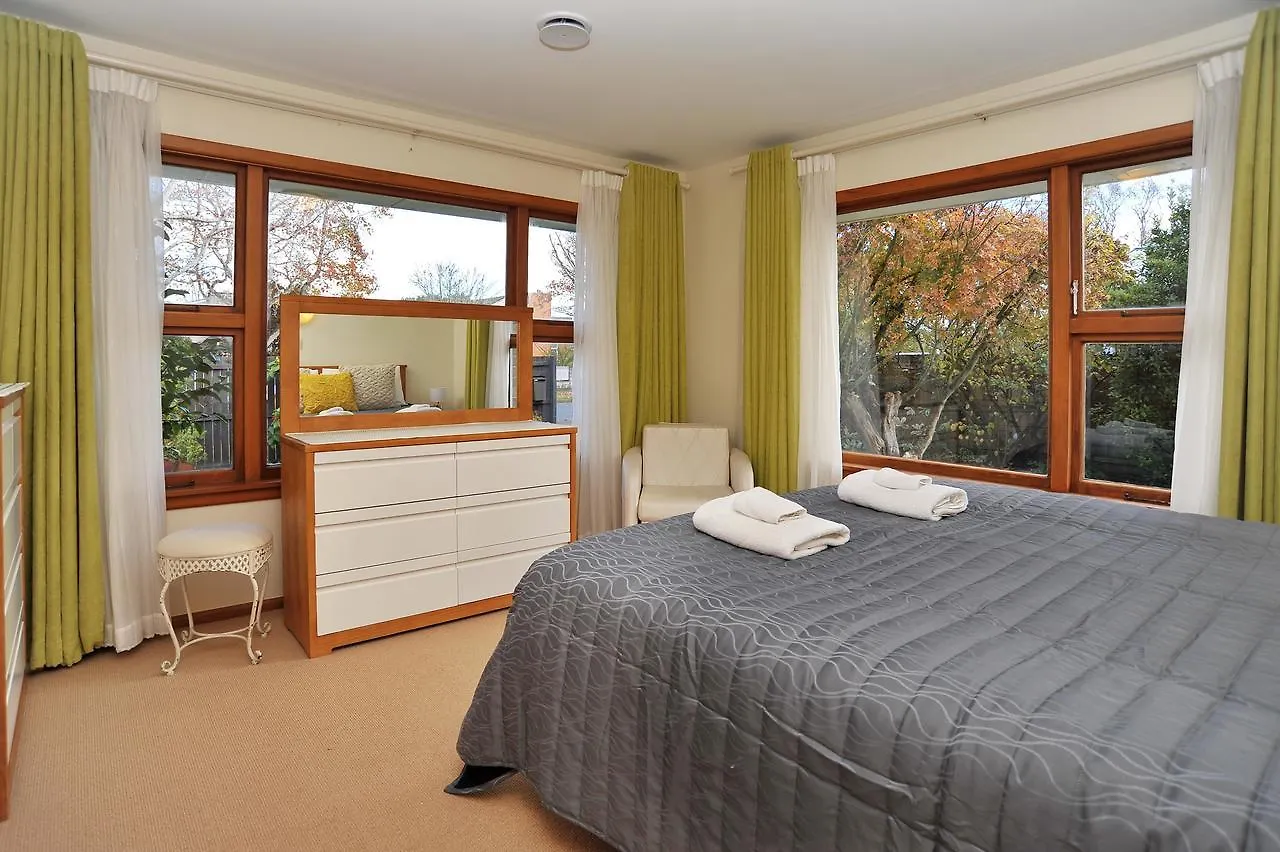 Woodbury Villa - Christchurch Holiday Homes New Zealand