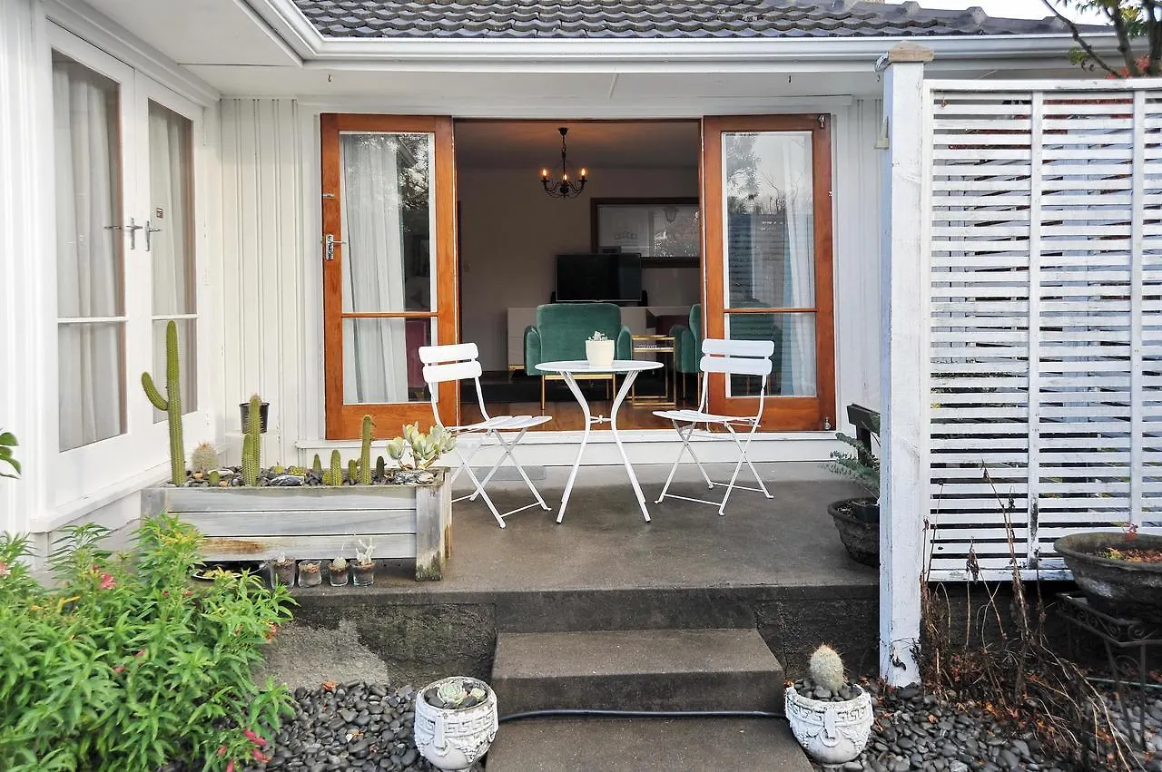 Woodbury Villa - Christchurch Holiday Homes New Zealand